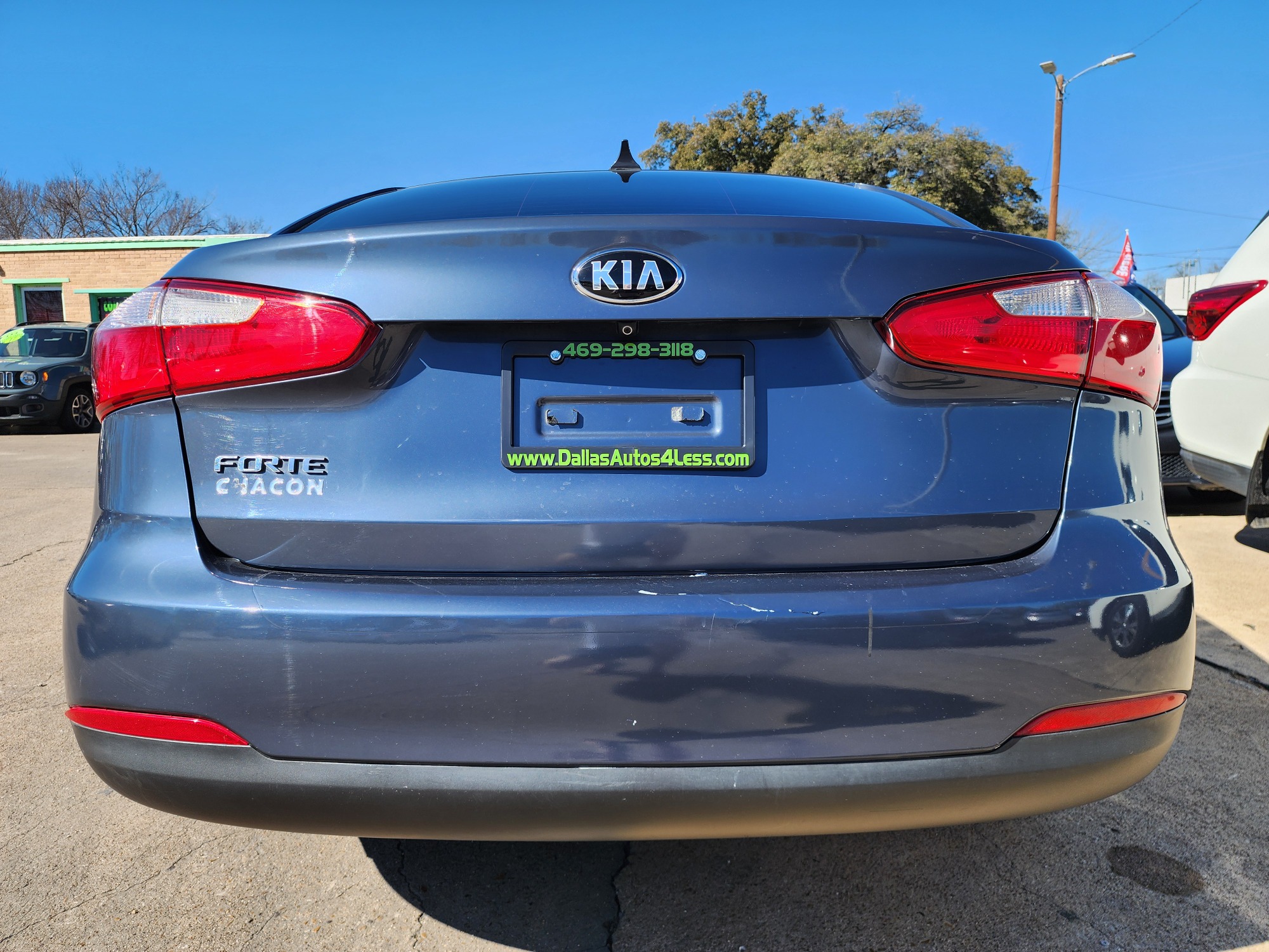 2016 BLUE Kia Forte LX (KNAFX4A65G5) with an 1.8L L4 DOHC 16V engine, 6-Speed Automatic transmission, located at 2660 S.Garland Avenue	, Garland, TX, 75041, (469) 298-3118, 32.885387, -96.656776 - Photo #4
